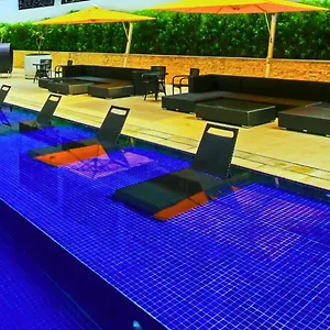 Hotel The Mini Eton Tower Makati